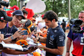 GP AUSTRALIA, Carlos Sainz (ESP) Atlassian Williams Racing with fans.

15.03.2025. Formula 1 World Championship, Rd 1, Australian Grand Prix, Albert Park, Melbourne, Australia, Qualifiche Day.

- www.xpbimages.com, EMail: requests@xpbimages.com © Copyright: Moy / XPB Images