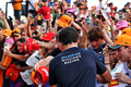 GP AUSTRALIA, Carlos Sainz (ESP) Atlassian Williams Racing with fans.

15.03.2025. Formula 1 World Championship, Rd 1, Australian Grand Prix, Albert Park, Melbourne, Australia, Qualifiche Day.

- www.xpbimages.com, EMail: requests@xpbimages.com © Copyright: Moy / XPB Images