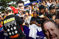 GP AUSTRALIA, Oscar Piastri (AUS) McLaren with fans.

15.03.2025. Formula 1 World Championship, Rd 1, Australian Grand Prix, Albert Park, Melbourne, Australia, Qualifiche Day.

- www.xpbimages.com, EMail: requests@xpbimages.com © Copyright: Bearne / XPB Images