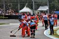GP AUSTRALIA, Circuit Atmosfera - marshals sweep gravel from the circuit.

15.03.2025. Formula 1 World Championship, Rd 1, Australian Grand Prix, Albert Park, Melbourne, Australia, Qualifiche Day.

- www.xpbimages.com, EMail: requests@xpbimages.com © Copyright: Moy / XPB Images