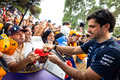 GP AUSTRALIA, Carlos Sainz (ESP) Atlassian Williams Racing with fans.

15.03.2025. Formula 1 World Championship, Rd 1, Australian Grand Prix, Albert Park, Melbourne, Australia, Qualifiche Day.

- www.xpbimages.com, EMail: requests@xpbimages.com © Copyright: Bearne / XPB Images
