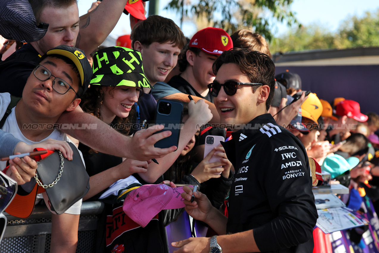GP AUSTRALIA, George Russell (GBR) Mercedes AMG F1 with fans.

14.03.2025. Formula 1 World Championship, Rd 1, Australian Grand Prix, Albert Park, Melbourne, Australia, Practice Day.

- www.xpbimages.com, EMail: requests@xpbimages.com © Copyright: Bearne / XPB Images