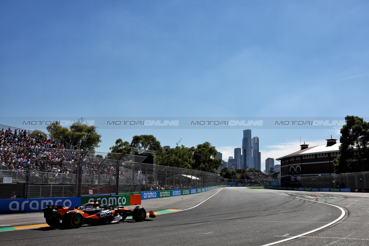 GP AUSTRALIA, Oscar Piastri (AUS) McLaren MCL39.

14.03.2025. Formula 1 World Championship, Rd 1, Australian Grand Prix, Albert Park, Melbourne, Australia, Practice Day.

- www.xpbimages.com, EMail: requests@xpbimages.com © Copyright: Charniaux / XPB Images