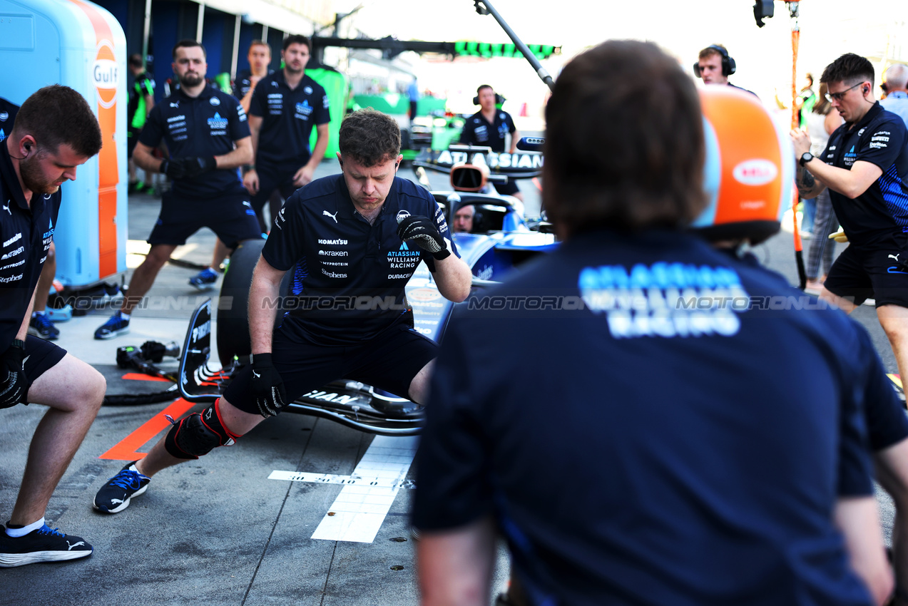 GP AUSTRALIA, Atlassian Williams Racing meccanici.

14.03.2025. Formula 1 World Championship, Rd 1, Australian Grand Prix, Albert Park, Melbourne, Australia, Practice Day.

- www.xpbimages.com, EMail: requests@xpbimages.com © Copyright: Bearne / XPB Images