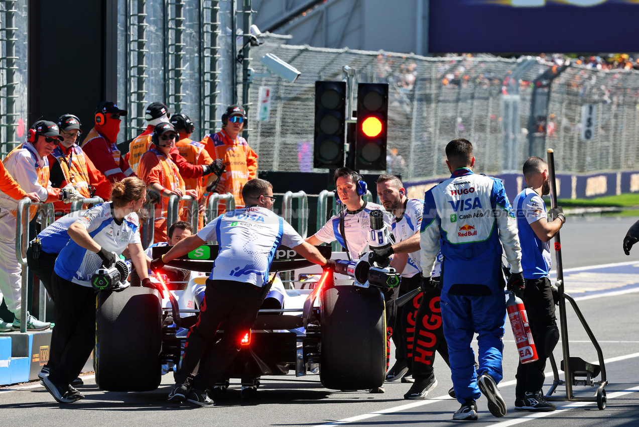 GP AUSTRALIA, Isack Hadjar (FRA) Racing Bulls VCARB 02 pushed back down the pit lane after the session was stopped.

14.03.2025. Formula 1 World Championship, Rd 1, Australian Grand Prix, Albert Park, Melbourne, Australia, Practice Day.

- www.xpbimages.com, EMail: requests@xpbimages.com © Copyright: Batchelor / XPB Images