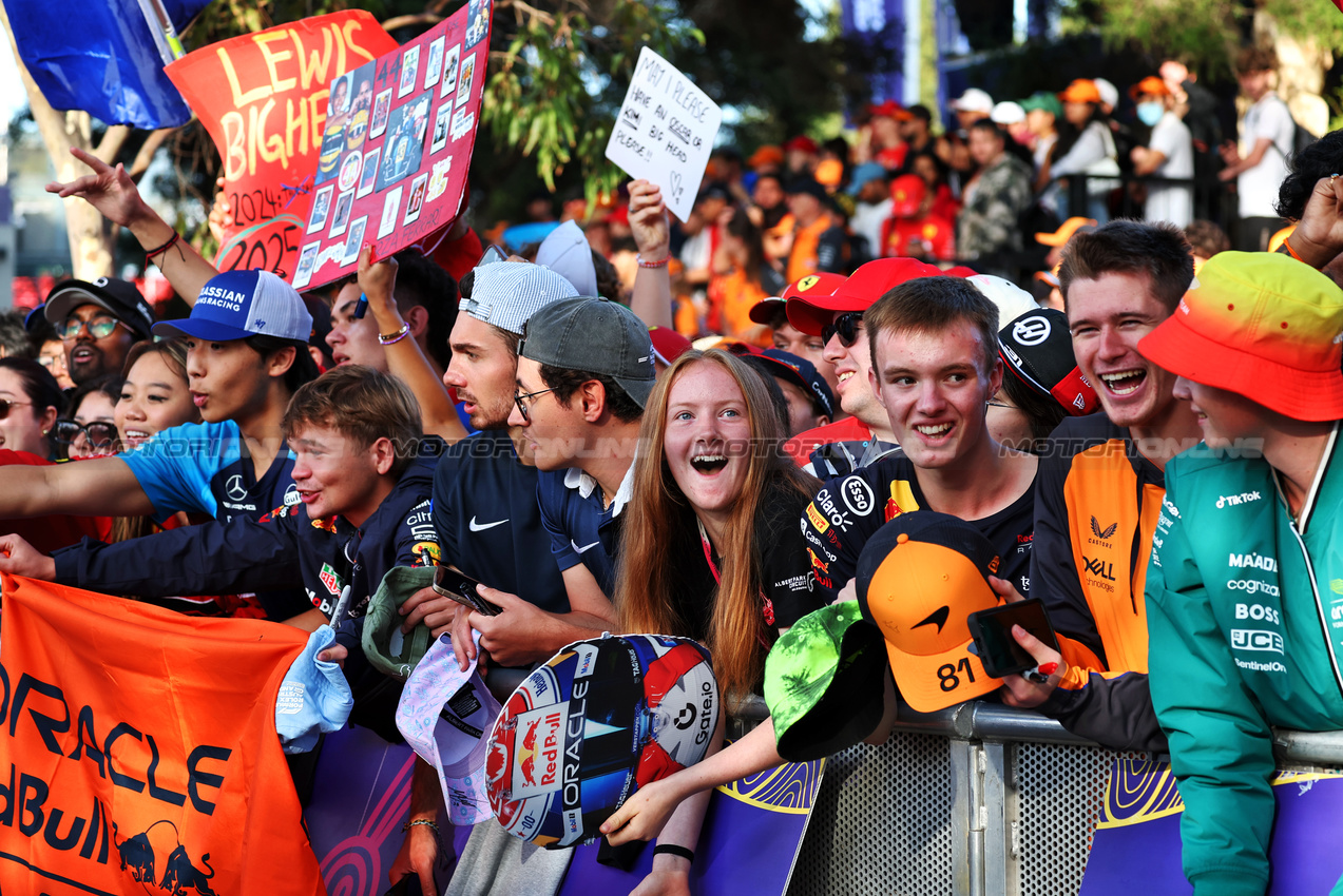 GP AUSTRALIA, Circuit Atmosfera - fans.

14.03.2025. Formula 1 World Championship, Rd 1, Australian Grand Prix, Albert Park, Melbourne, Australia, Practice Day.

- www.xpbimages.com, EMail: requests@xpbimages.com © Copyright: Moy / XPB Images