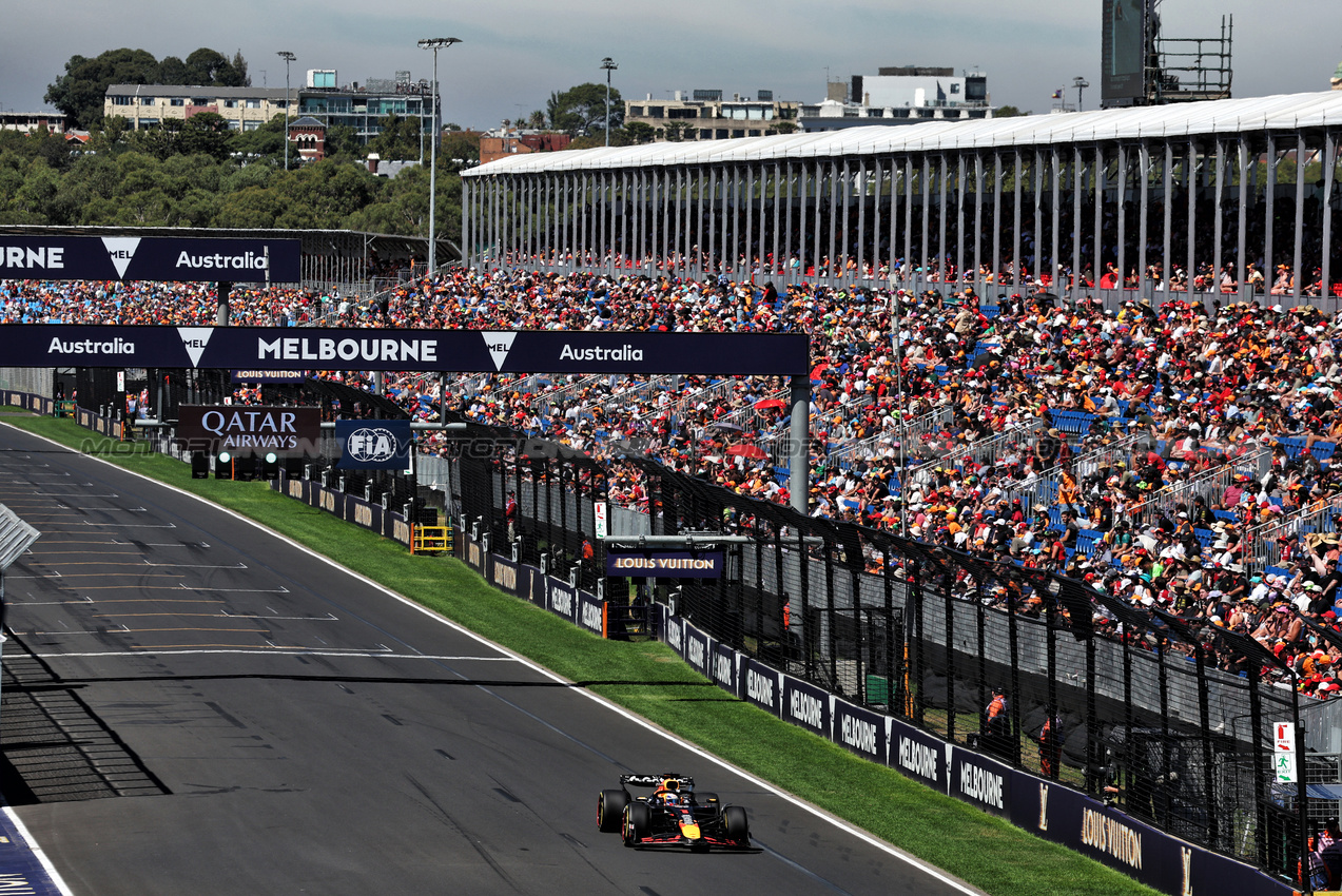 GP AUSTRALIA, Max Verstappen (NLD) Red Bull Racing RB21.

14.03.2025. Formula 1 World Championship, Rd 1, Australian Grand Prix, Albert Park, Melbourne, Australia, Practice Day.

- www.xpbimages.com, EMail: requests@xpbimages.com © Copyright: Moy / XPB Images
