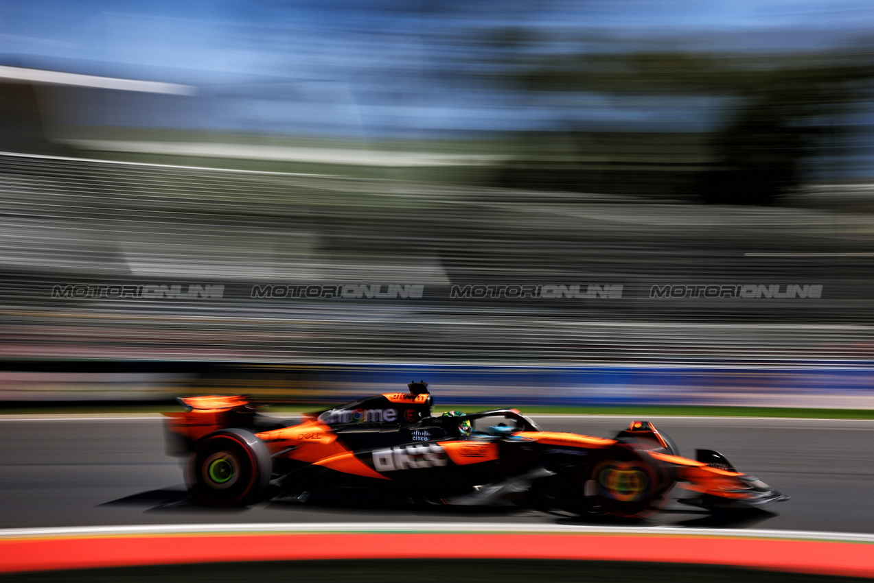 GP AUSTRALIA, Oscar Piastri (AUS) McLaren MCL39.

14.03.2025. Formula 1 World Championship, Rd 1, Australian Grand Prix, Albert Park, Melbourne, Australia, Practice Day.

- www.xpbimages.com, EMail: requests@xpbimages.com © Copyright: Charniaux / XPB Images