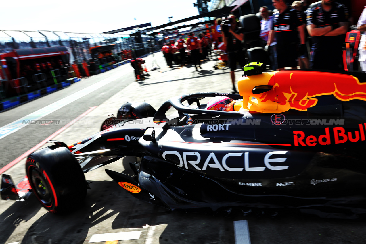 GP AUSTRALIA, Liam Lawson (NZL) Red Bull Racing RB21 leaves the pits.

14.03.2025. Formula 1 World Championship, Rd 1, Australian Grand Prix, Albert Park, Melbourne, Australia, Practice Day.

- www.xpbimages.com, EMail: requests@xpbimages.com © Copyright: Batchelor / XPB Images