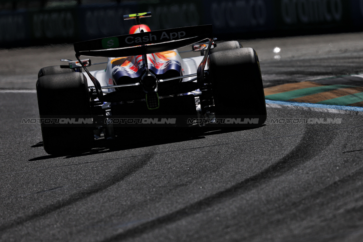 GP AUSTRALIA, Liam Lawson (NZL) Red Bull Racing RB21.

14.03.2025. Formula 1 World Championship, Rd 1, Australian Grand Prix, Albert Park, Melbourne, Australia, Practice Day.

- www.xpbimages.com, EMail: requests@xpbimages.com © Copyright: Charniaux / XPB Images