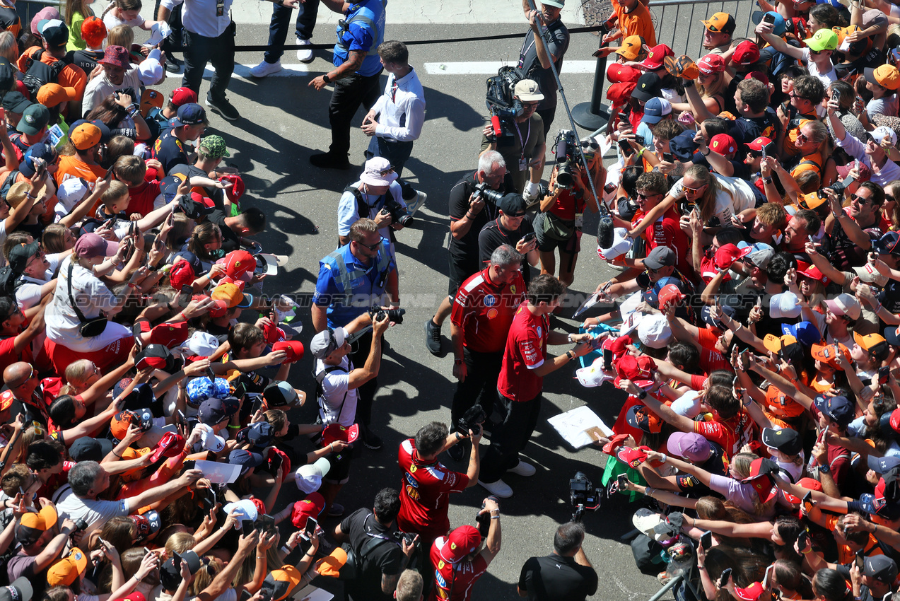 GP AUSTRIA, Charles Leclerc (MON) Ferrari with fans.

29.06.2025. Formula 1 World Championship, Rd 11, Austrian Grand Prix, Spielberg, Austria, Gara Day.

- www.xpbimages.com, EMail: requests@xpbimages.com © Copyright: Moy / XPB Images
