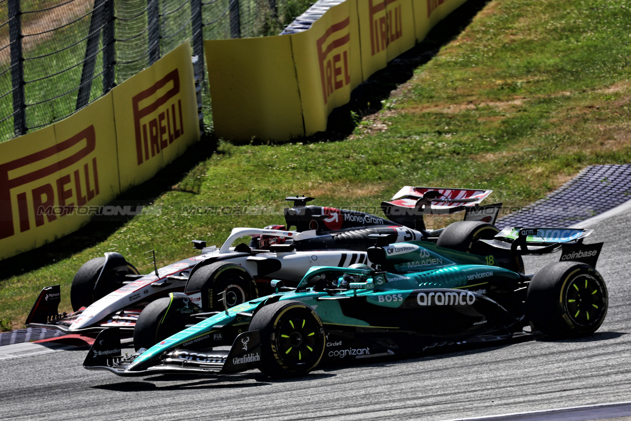 GP AUSTRIA, Lance Stroll (CDN) Aston Martin F1 Team AMR25 e Esteban Ocon (FRA) Haas VF-25 battle for position.

29.06.2025. Formula 1 World Championship, Rd 11, Austrian Grand Prix, Spielberg, Austria, Gara Day.

- www.xpbimages.com, EMail: requests@xpbimages.com © Copyright: Moy / XPB Images