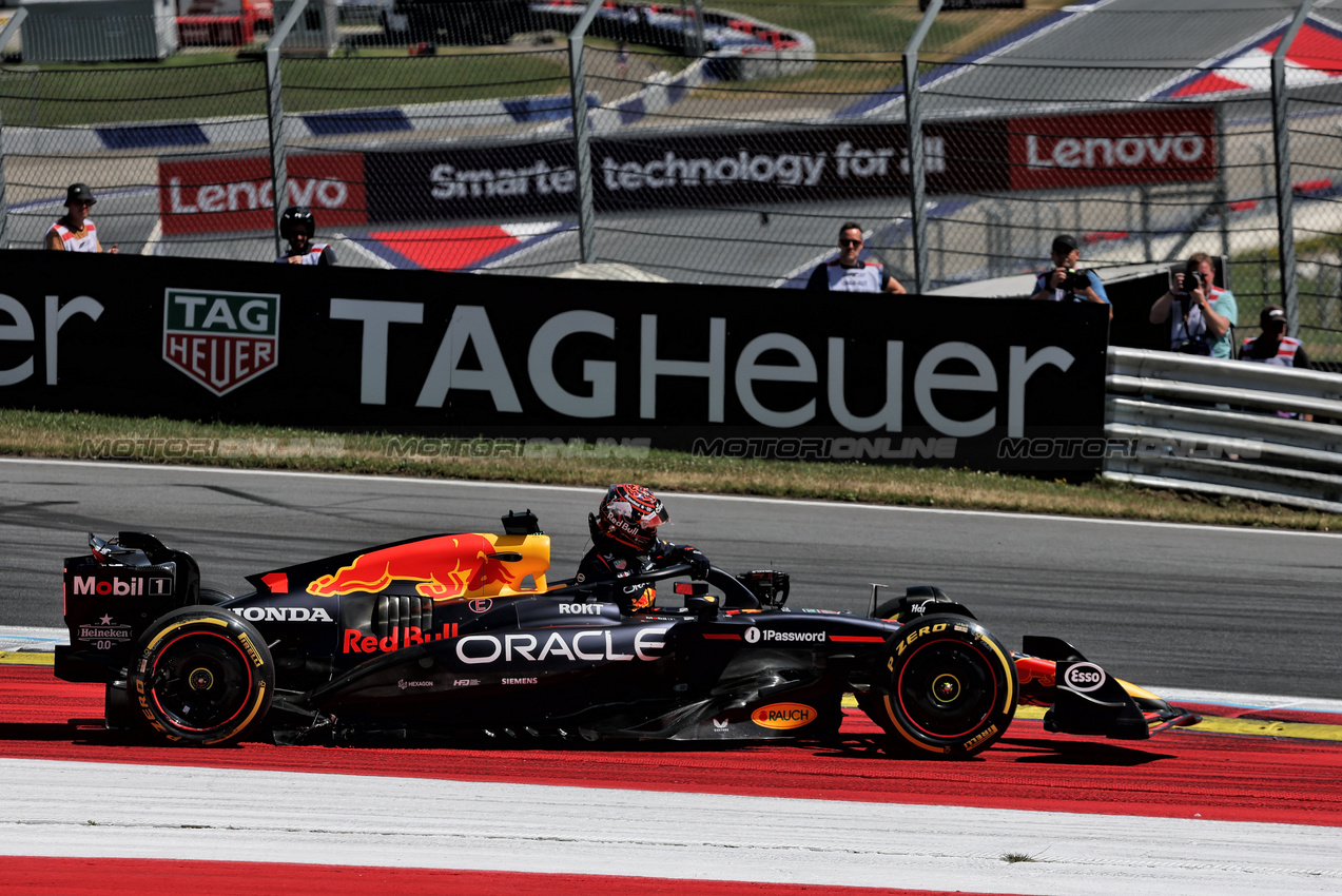 GP AUSTRIA, Max Verstappen (NLD) Red Bull Racing RB21 retired at the partenza of the race.

29.06.2025. Formula 1 World Championship, Rd 11, Austrian Grand Prix, Spielberg, Austria, Gara Day.

- www.xpbimages.com, EMail: requests@xpbimages.com © Copyright: Charniaux / XPB Images