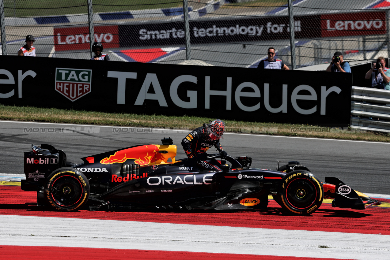 GP AUSTRIA, Max Verstappen (NLD) Red Bull Racing RB21 retired at the partenza of the race.

29.06.2025. Formula 1 World Championship, Rd 11, Austrian Grand Prix, Spielberg, Austria, Gara Day.

- www.xpbimages.com, EMail: requests@xpbimages.com © Copyright: Charniaux / XPB Images