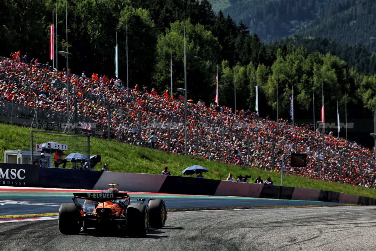 GP AUSTRIA, Lando Norris (GBR) McLaren MCL39.

29.06.2025. Formula 1 World Championship, Rd 11, Austrian Grand Prix, Spielberg, Austria, Gara Day.

- www.xpbimages.com, EMail: requests@xpbimages.com © Copyright: Batchelor / XPB Images
