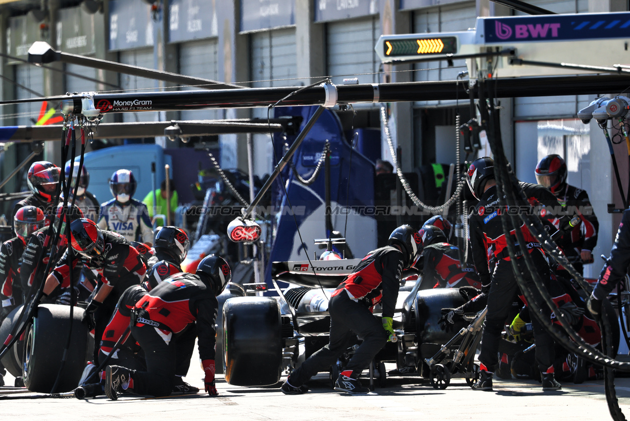 GP AUSTRIA, Esteban Ocon (FRA) Haas VF-25 makes a pit stop.

29.06.2025. Formula 1 World Championship, Rd 11, Austrian Grand Prix, Spielberg, Austria, Gara Day.

- www.xpbimages.com, EMail: requests@xpbimages.com © Copyright: Batchelor / XPB Images
