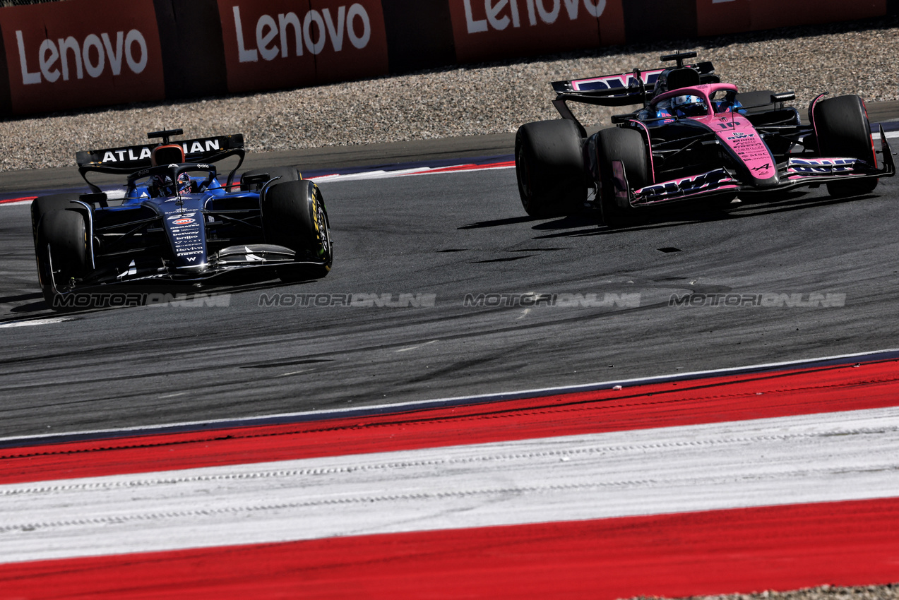 GP AUSTRIA, Alexander Albon (THA) Atlassian Williams Racing FW47 e Pierre Gasly (FRA) Alpine F1 Team A525 battle for position.

29.06.2025. Formula 1 World Championship, Rd 11, Austrian Grand Prix, Spielberg, Austria, Gara Day.

- www.xpbimages.com, EMail: requests@xpbimages.com © Copyright: Charniaux / XPB Images