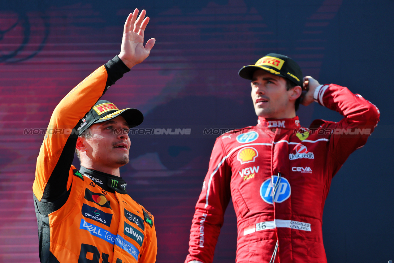 GP AUSTRIA, Gara winner Lando Norris (GBR) McLaren celebrates on the podium.

29.06.2025. Formula 1 World Championship, Rd 11, Austrian Grand Prix, Spielberg, Austria, Gara Day.

- www.xpbimages.com, EMail: requests@xpbimages.com © Copyright: Batchelor / XPB Images