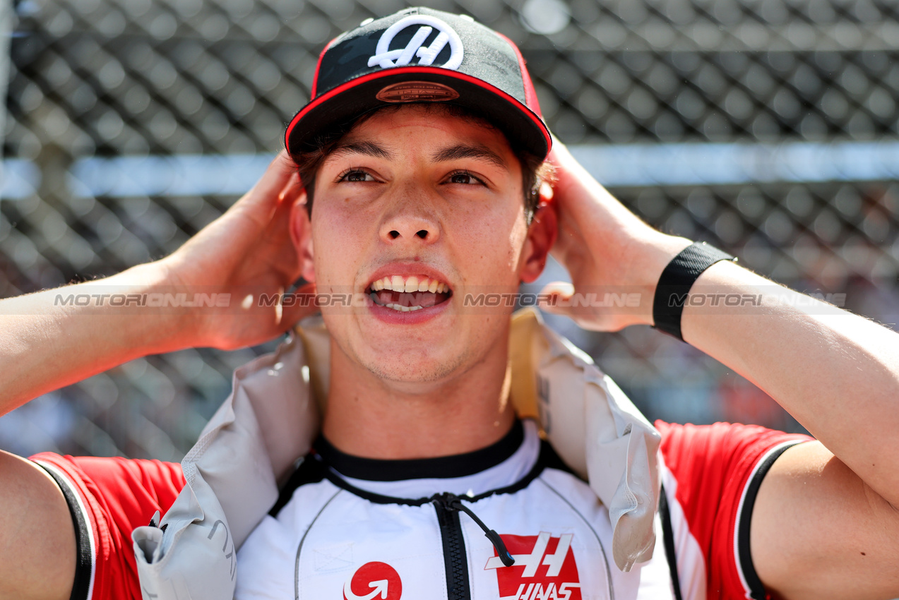 GP AUSTRIA, Oliver Bearman (GBR) Haas F1 Team on the grid.

29.06.2025. Formula 1 World Championship, Rd 11, Austrian Grand Prix, Spielberg, Austria, Gara Day.

- www.xpbimages.com, EMail: requests@xpbimages.com © Copyright: Charniaux / XPB Images