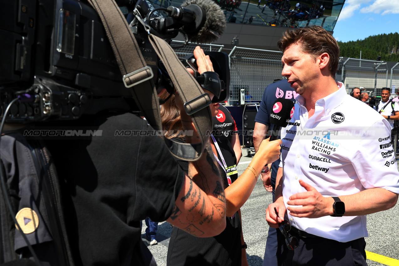 GP AUSTRIA, James Vowles (GBR) Atlassian Williams Racing Team Principal on the grid.

29.06.2025. Formula 1 World Championship, Rd 11, Austrian Grand Prix, Spielberg, Austria, Gara Day.

- www.xpbimages.com, EMail: requests@xpbimages.com © Copyright: Batchelor / XPB Images