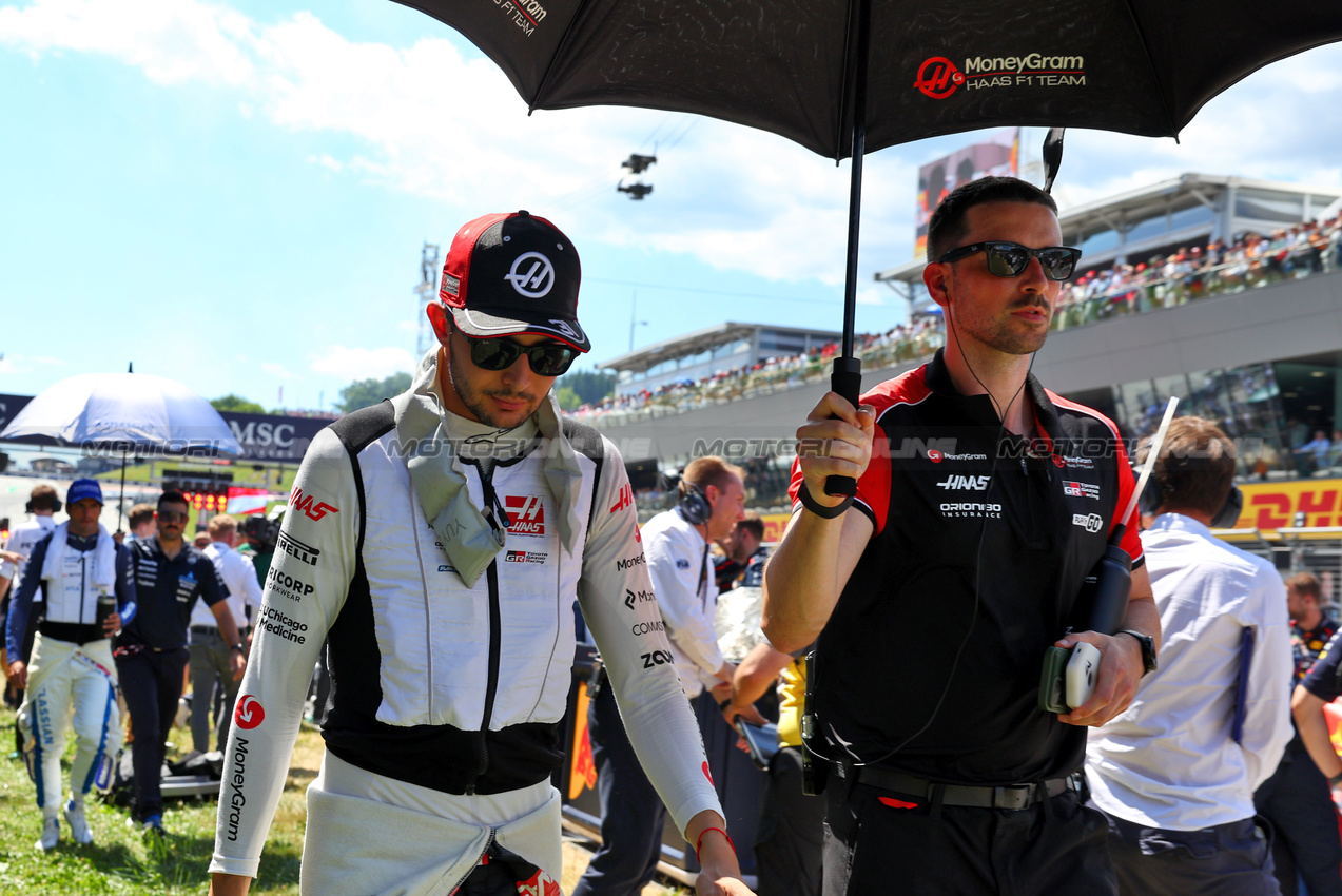 GP AUSTRIA, Esteban Ocon (FRA) Haas F1 Team on the grid.

29.06.2025. Formula 1 World Championship, Rd 11, Austrian Grand Prix, Spielberg, Austria, Gara Day.

- www.xpbimages.com, EMail: requests@xpbimages.com © Copyright: Batchelor / XPB Images