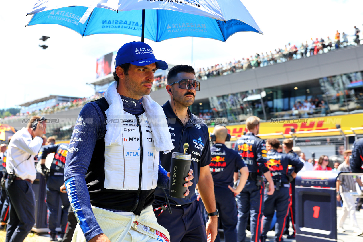 GP AUSTRIA, Carlos Sainz (ESP) Atlassian Williams Racing on the grid.

29.06.2025. Formula 1 World Championship, Rd 11, Austrian Grand Prix, Spielberg, Austria, Gara Day.

- www.xpbimages.com, EMail: requests@xpbimages.com © Copyright: Batchelor / XPB Images
