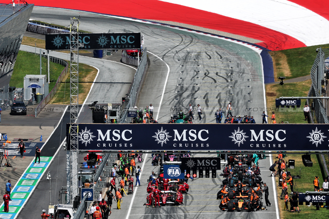 GP AUSTRIA, The grid before the partenza of the race.

29.06.2025. Formula 1 World Championship, Rd 11, Austrian Grand Prix, Spielberg, Austria, Gara Day.

- www.xpbimages.com, EMail: requests@xpbimages.com © Copyright: Batchelor / XPB Images