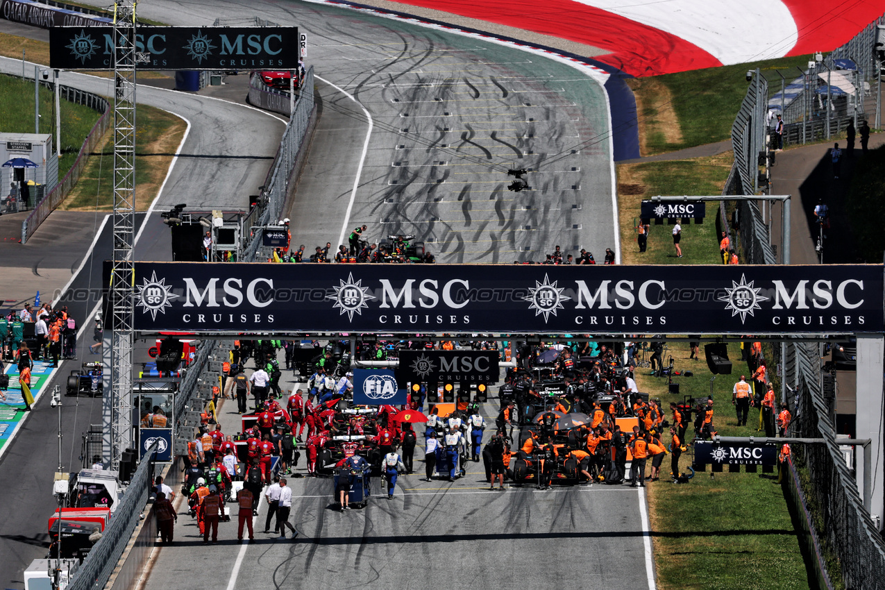 GP AUSTRIA, The grid after the partenza was aborted.

29.06.2025. Formula 1 World Championship, Rd 11, Austrian Grand Prix, Spielberg, Austria, Gara Day.

- www.xpbimages.com, EMail: requests@xpbimages.com © Copyright: Batchelor / XPB Images