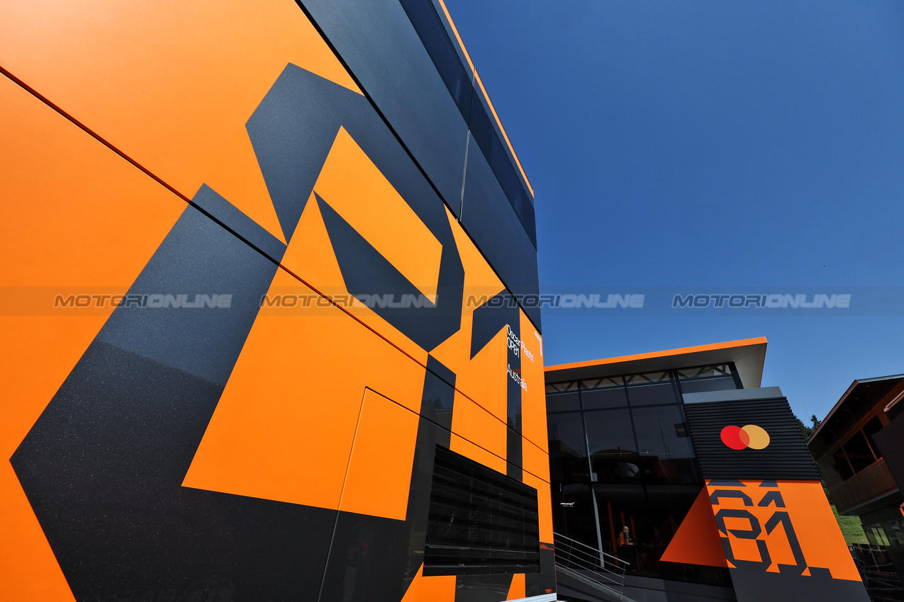 GP AUSTRIA, McLaren motorhome e truck in the paddock.

26.06.2025. Formula 1 World Championship, Rd 11, Austrian Grand Prix, Spielberg, Austria, Preparation Day.

- www.xpbimages.com, EMail: requests@xpbimages.com © Copyright: Moy / XPB Images
