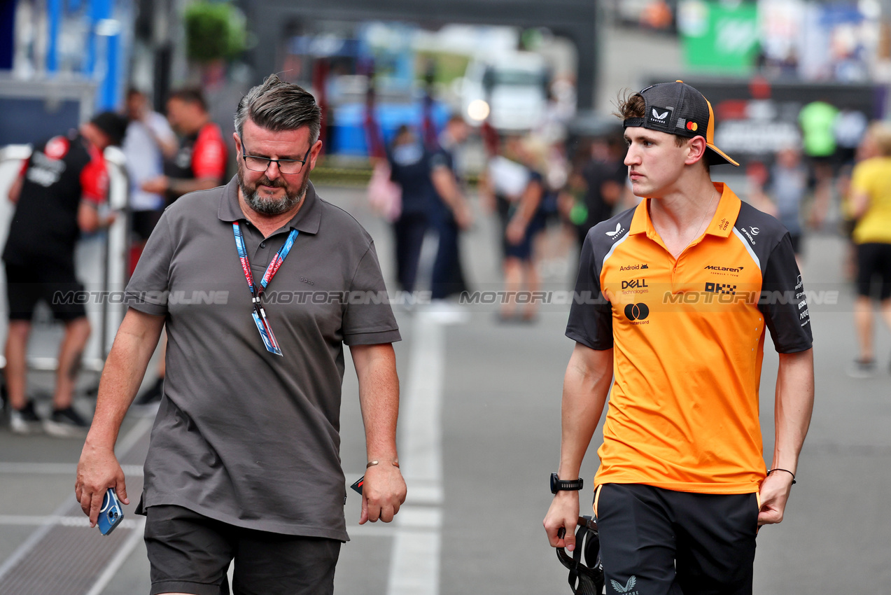 GP AUSTRIA, Alexander Dunne (IRE) McLaren Development Driver (Right).

26.06.2025. Formula 1 World Championship, Rd 11, Austrian Grand Prix, Spielberg, Austria, Preparation Day.

- www.xpbimages.com, EMail: requests@xpbimages.com © Copyright: Moy / XPB Images