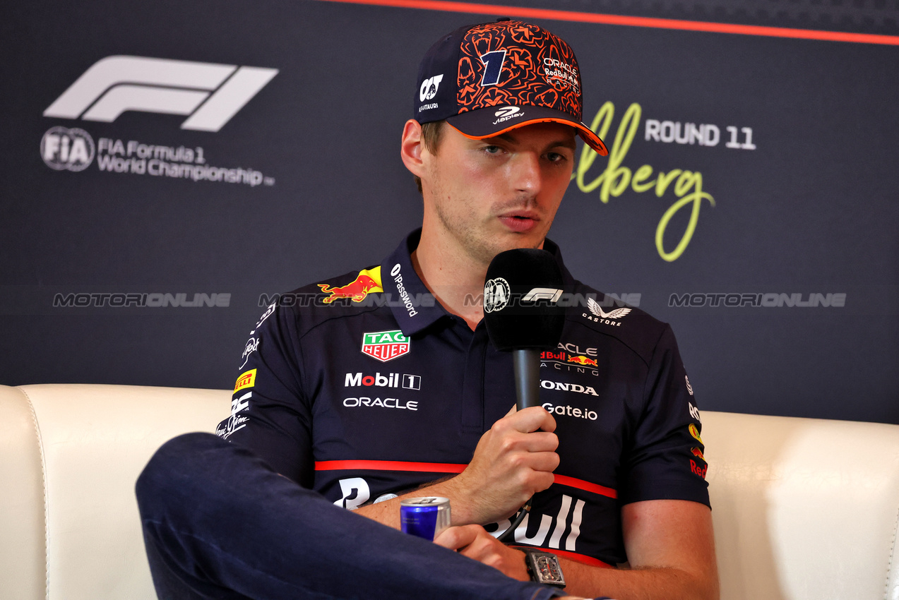GP AUSTRIA, Max Verstappen (NLD) Red Bull Racing in the FIA Press Conference.

26.06.2025. Formula 1 World Championship, Rd 11, Austrian Grand Prix, Spielberg, Austria, Preparation Day.

- www.xpbimages.com, EMail: requests@xpbimages.com © Copyright: Moy / XPB Images