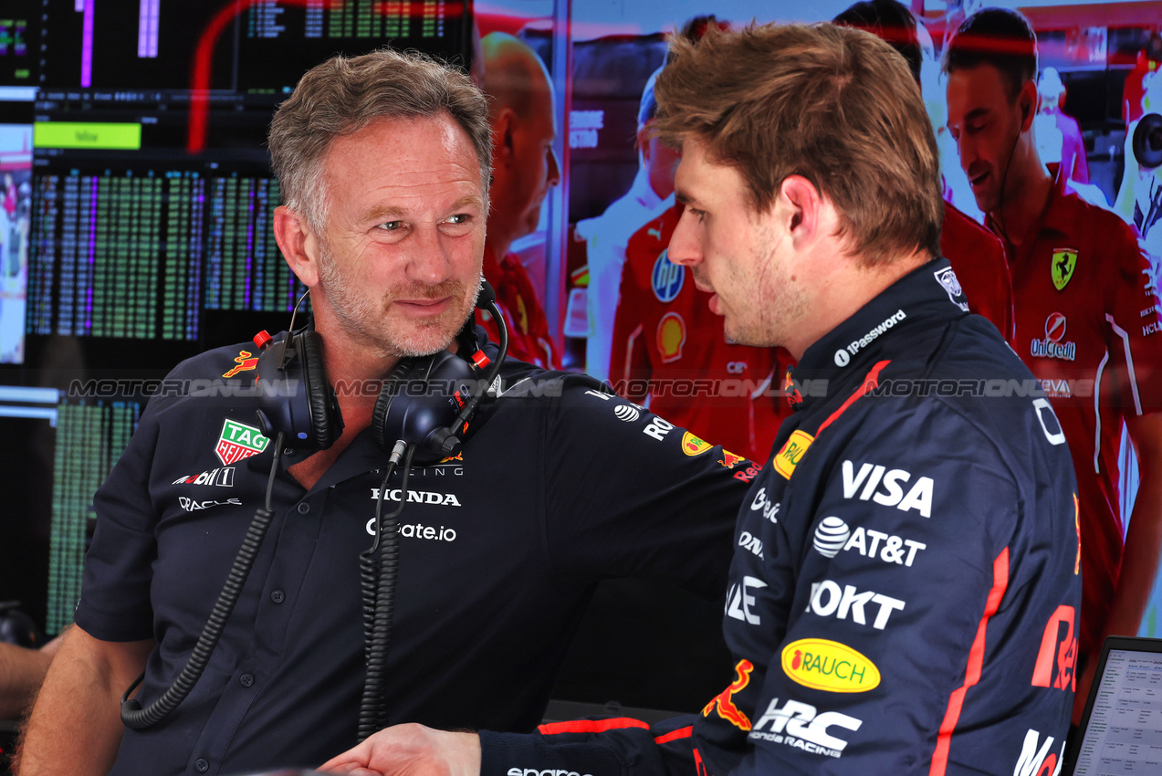 GP AUSTRIA, (L to R): Christian Horner (GBR) Red Bull Racing Team Principal with Max Verstappen (NLD) Red Bull Racing.

28.06.2025. Formula 1 World Championship, Rd 11, Austrian Grand Prix, Spielberg, Austria, Qualifiche Day.

- www.xpbimages.com, EMail: requests@xpbimages.com © Copyright: Moy / XPB Images