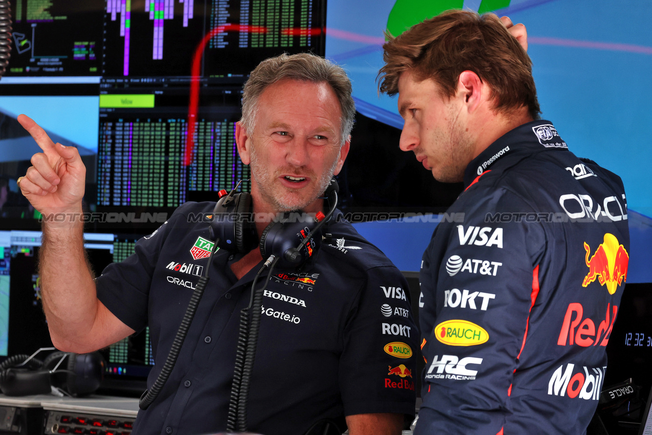 GP AUSTRIA, (L to R): Christian Horner (GBR) Red Bull Racing Team Principal with Max Verstappen (NLD) Red Bull Racing.

28.06.2025. Formula 1 World Championship, Rd 11, Austrian Grand Prix, Spielberg, Austria, Qualifiche Day.

- www.xpbimages.com, EMail: requests@xpbimages.com © Copyright: Moy / XPB Images