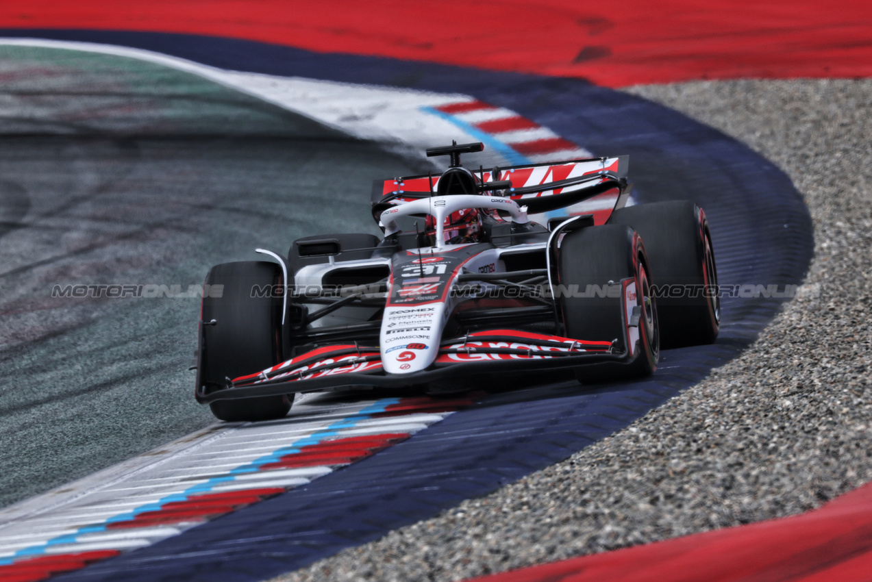 GP AUSTRIA, Esteban Ocon (FRA) Haas VF-25.

28.06.2025. Formula 1 World Championship, Rd 11, Austrian Grand Prix, Spielberg, Austria, Qualifiche Day.

- www.xpbimages.com, EMail: requests@xpbimages.com © Copyright: Charniaux / XPB Images