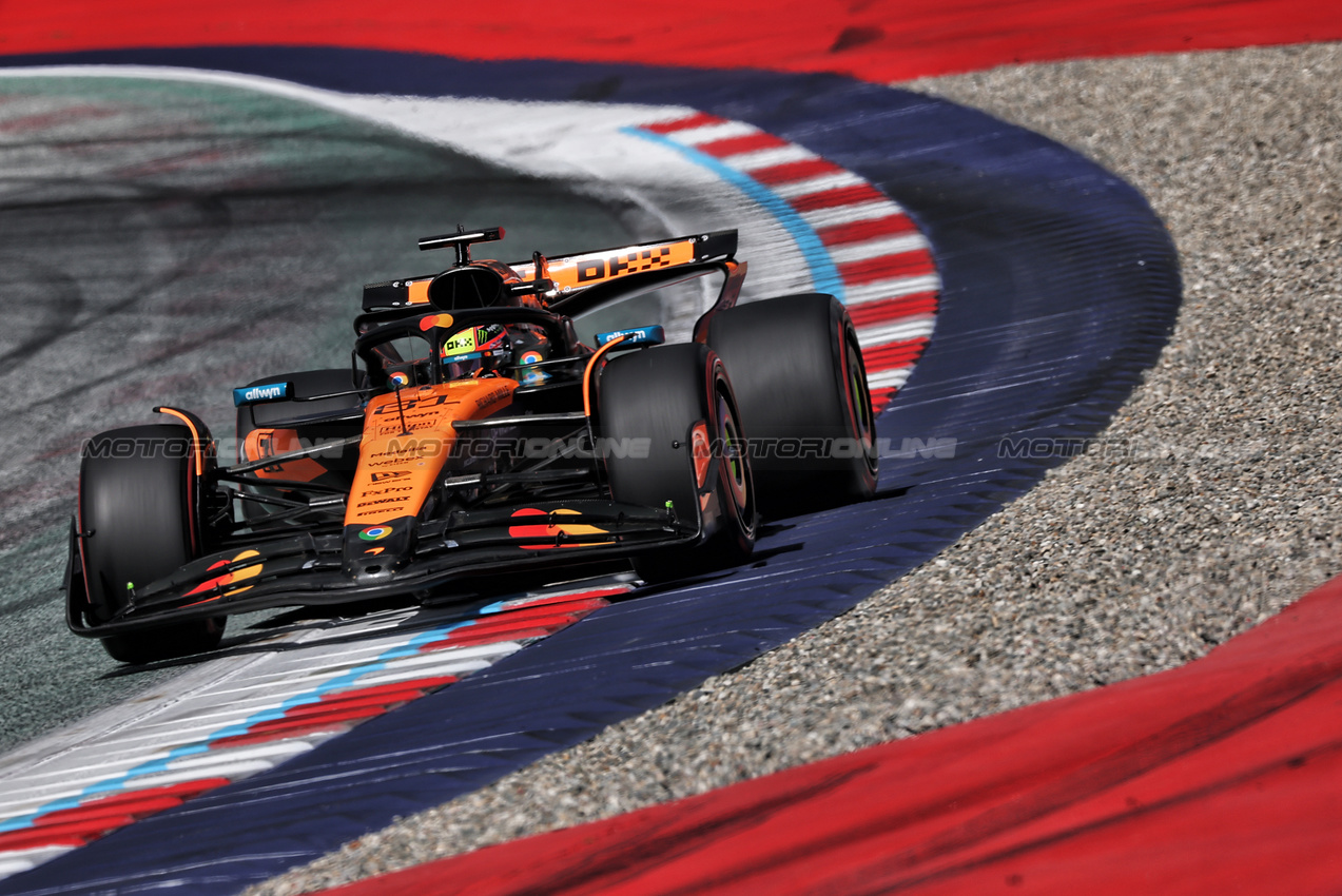GP AUSTRIA, Oscar Piastri (AUS) McLaren MCL39.

28.06.2025. Formula 1 World Championship, Rd 11, Austrian Grand Prix, Spielberg, Austria, Qualifiche Day.

- www.xpbimages.com, EMail: requests@xpbimages.com © Copyright: Charniaux / XPB Images