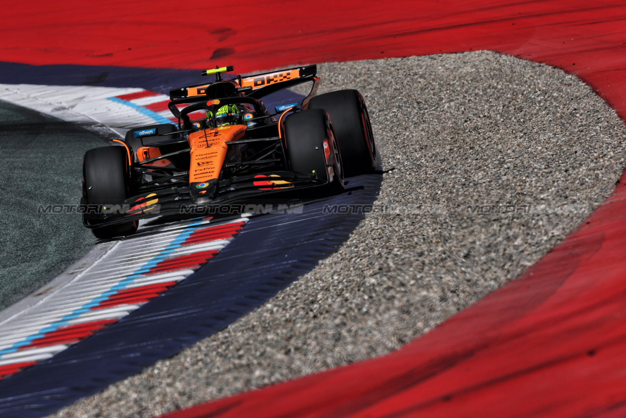 GP AUSTRIA, Lando Norris (GBR) McLaren MCL39.

28.06.2025. Formula 1 World Championship, Rd 11, Austrian Grand Prix, Spielberg, Austria, Qualifiche Day.

- www.xpbimages.com, EMail: requests@xpbimages.com © Copyright: Charniaux / XPB Images