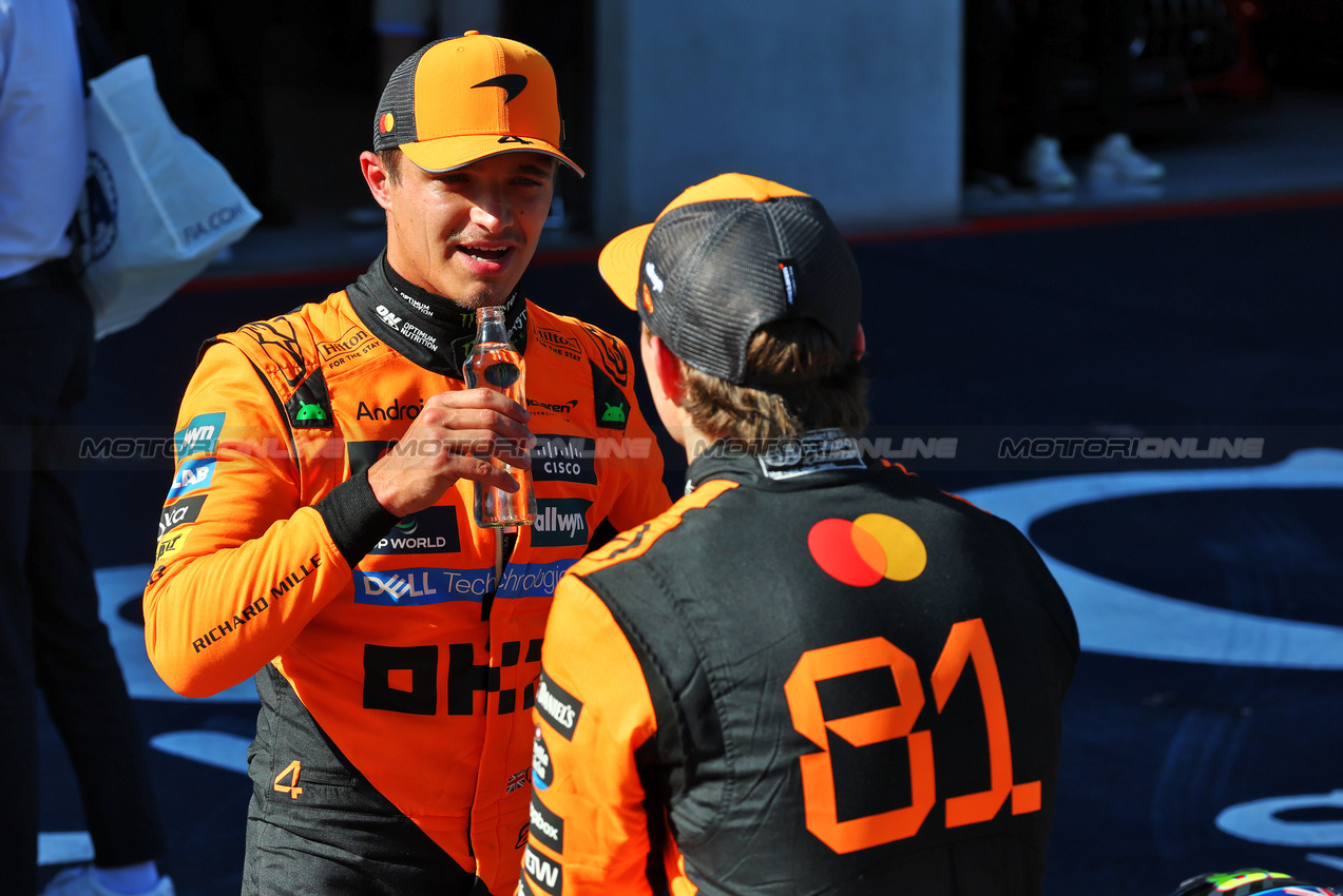 GP AUSTRIA, (L to R): Pole sitter Lando Norris (GBR) McLaren in qualifying parc ferme with third placed team mate Oscar Piastri (AUS) McLaren.

28.06.2025. Formula 1 World Championship, Rd 11, Austrian Grand Prix, Spielberg, Austria, Qualifiche Day.

- www.xpbimages.com, EMail: requests@xpbimages.com © Copyright: Batchelor / XPB Images