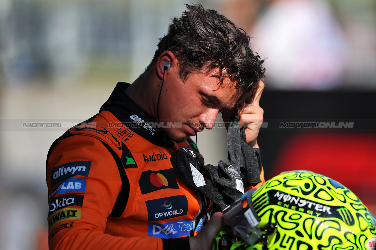 GP AUSTRIA, Pole sitter Lando Norris (GBR) McLaren in qualifying parc ferme.

28.06.2025. Formula 1 World Championship, Rd 11, Austrian Grand Prix, Spielberg, Austria, Qualifiche Day.

- www.xpbimages.com, EMail: requests@xpbimages.com © Copyright: Charniaux / XPB Images