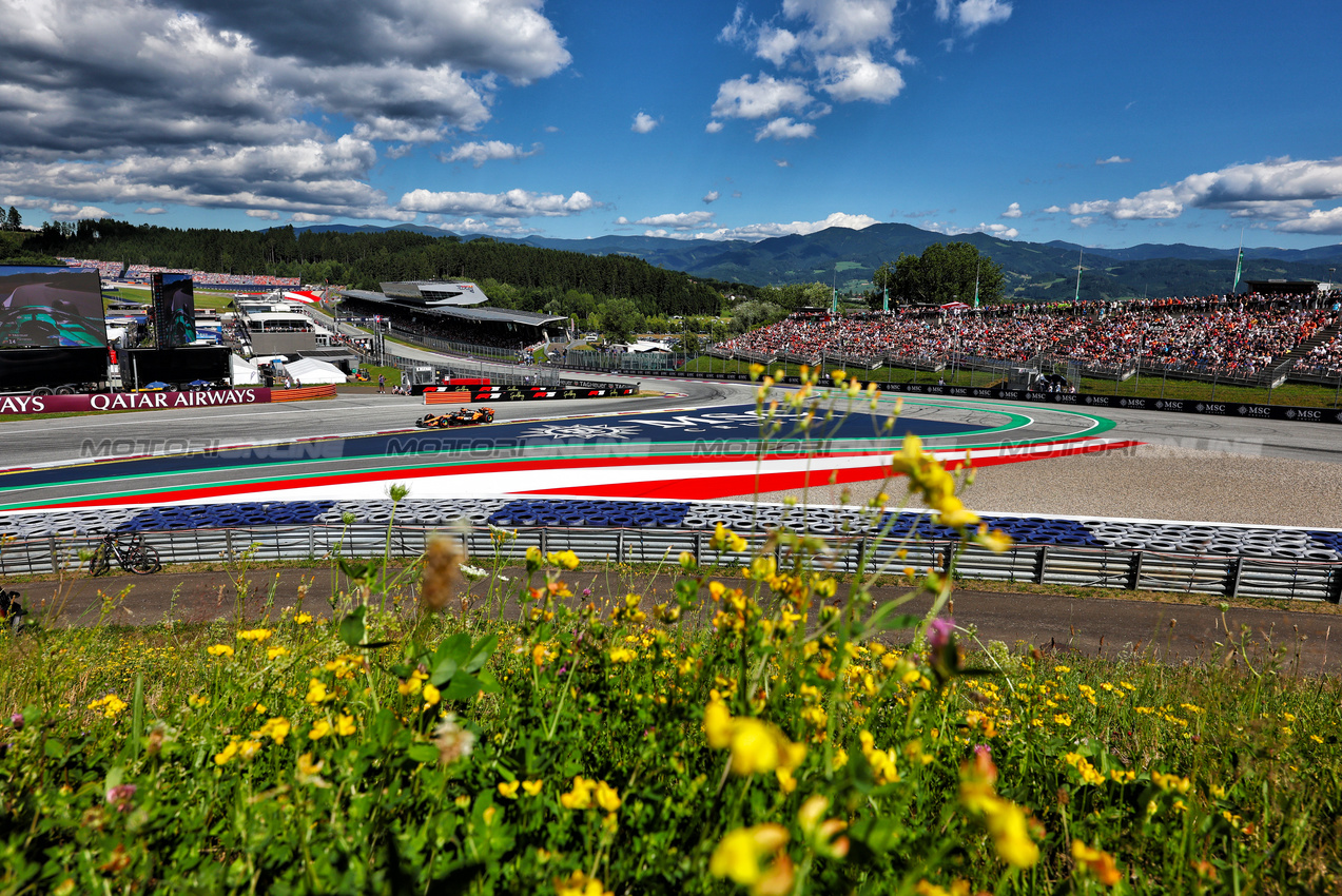 GP AUSTRIA, Oscar Piastri (AUS) McLaren MCL39.

28.06.2025. Formula 1 World Championship, Rd 11, Austrian Grand Prix, Spielberg, Austria, Qualifiche Day.

- www.xpbimages.com, EMail: requests@xpbimages.com © Copyright: Moy / XPB Images