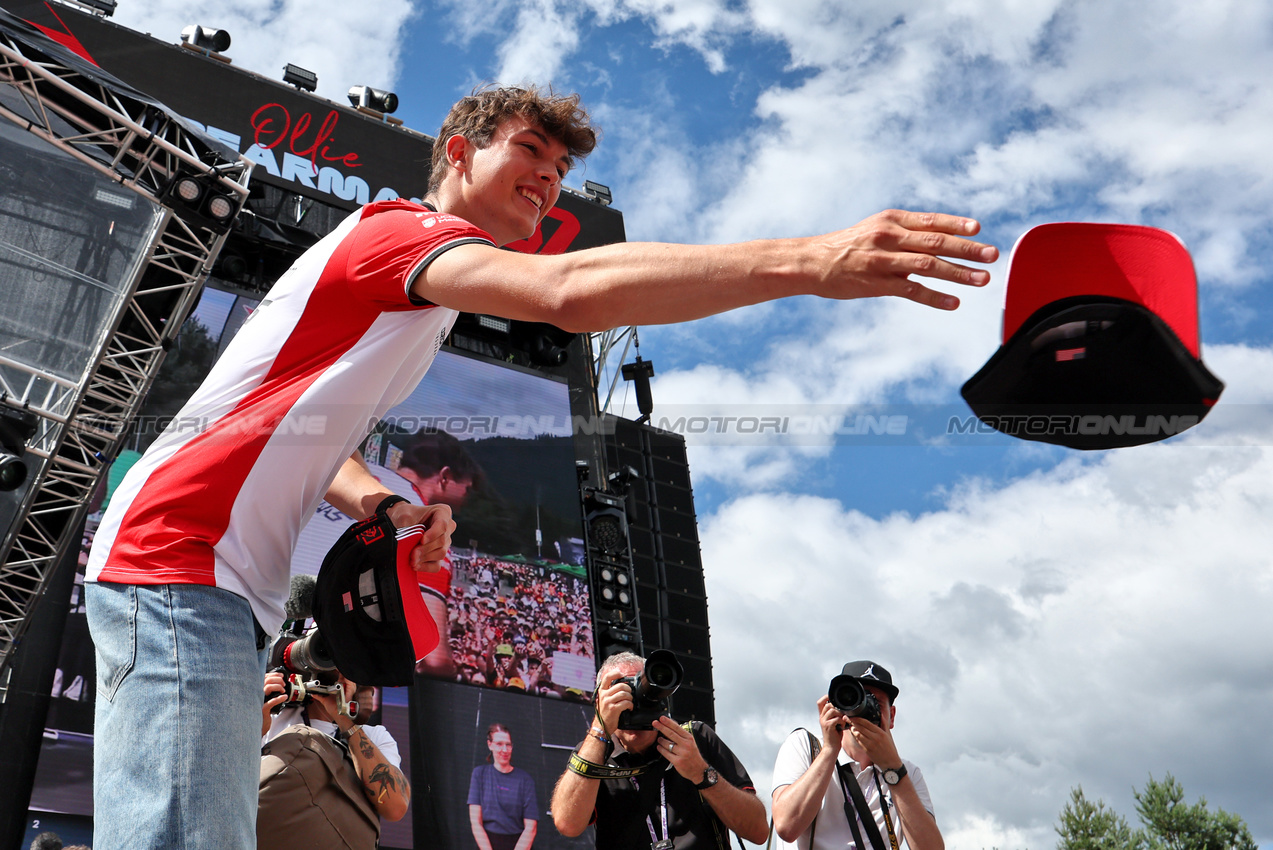 GP AUSTRIA, Oliver Bearman (GBR) Haas F1 Team on the FanZone Stage.

28.06.2025. Formula 1 World Championship, Rd 11, Austrian Grand Prix, Spielberg, Austria, Qualifiche Day.

- www.xpbimages.com, EMail: requests@xpbimages.com © Copyright: Moy / XPB Images