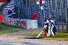 GP AUSTRIA, Circuit Atmosfera - a grass fire is extinguished during qualifying by marshals.

28.06.2025. Formula 1 World Championship, Rd 11, Austrian Grand Prix, Spielberg, Austria, Qualifiche Day.

- www.xpbimages.com, EMail: requests@xpbimages.com © Copyright: Batchelor / XPB Images