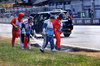 GP AUSTRIA, Circuit Atmosfera - a grass fire is extinguished during qualifying by marshals. 

28.06.2025. Formula 1 World Championship, Rd 11, Austrian Grand Prix, Spielberg, Austria, Qualifiche Day.

- www.xpbimages.com, EMail: requests@xpbimages.com © Copyright: Charniaux / XPB Images