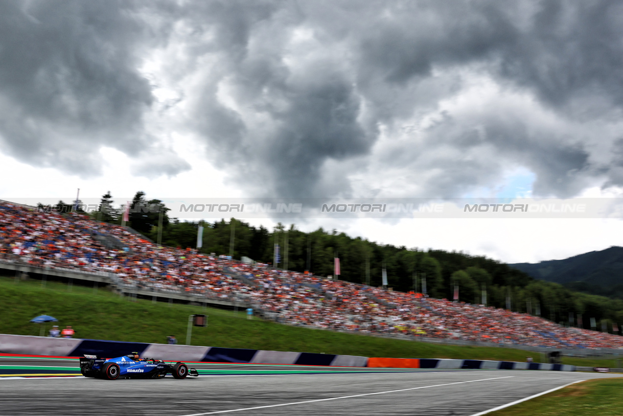GP AUSTRIA, Carlos Sainz (ESP) Atlassian Williams Racing FW47.

27.06.2025. Formula 1 World Championship, Rd 11, Austrian Grand Prix, Spielberg, Austria, Practice Day.

- www.xpbimages.com, EMail: requests@xpbimages.com © Copyright: Charniaux / XPB Images