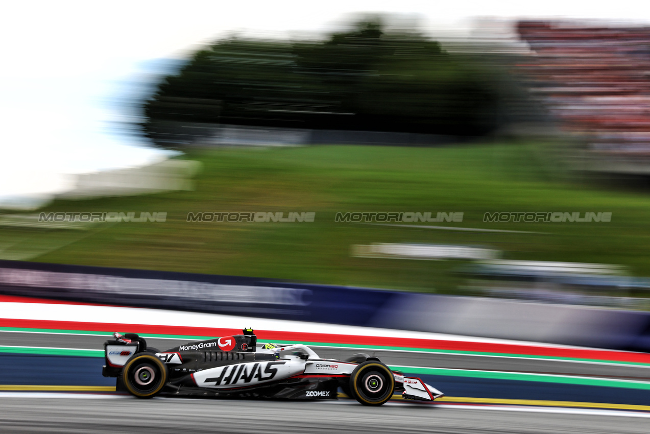 GP AUSTRIA, Oliver Bearman (GBR) Haas VF-25.

27.06.2025. Formula 1 World Championship, Rd 11, Austrian Grand Prix, Spielberg, Austria, Practice Day.

- www.xpbimages.com, EMail: requests@xpbimages.com © Copyright: Charniaux / XPB Images