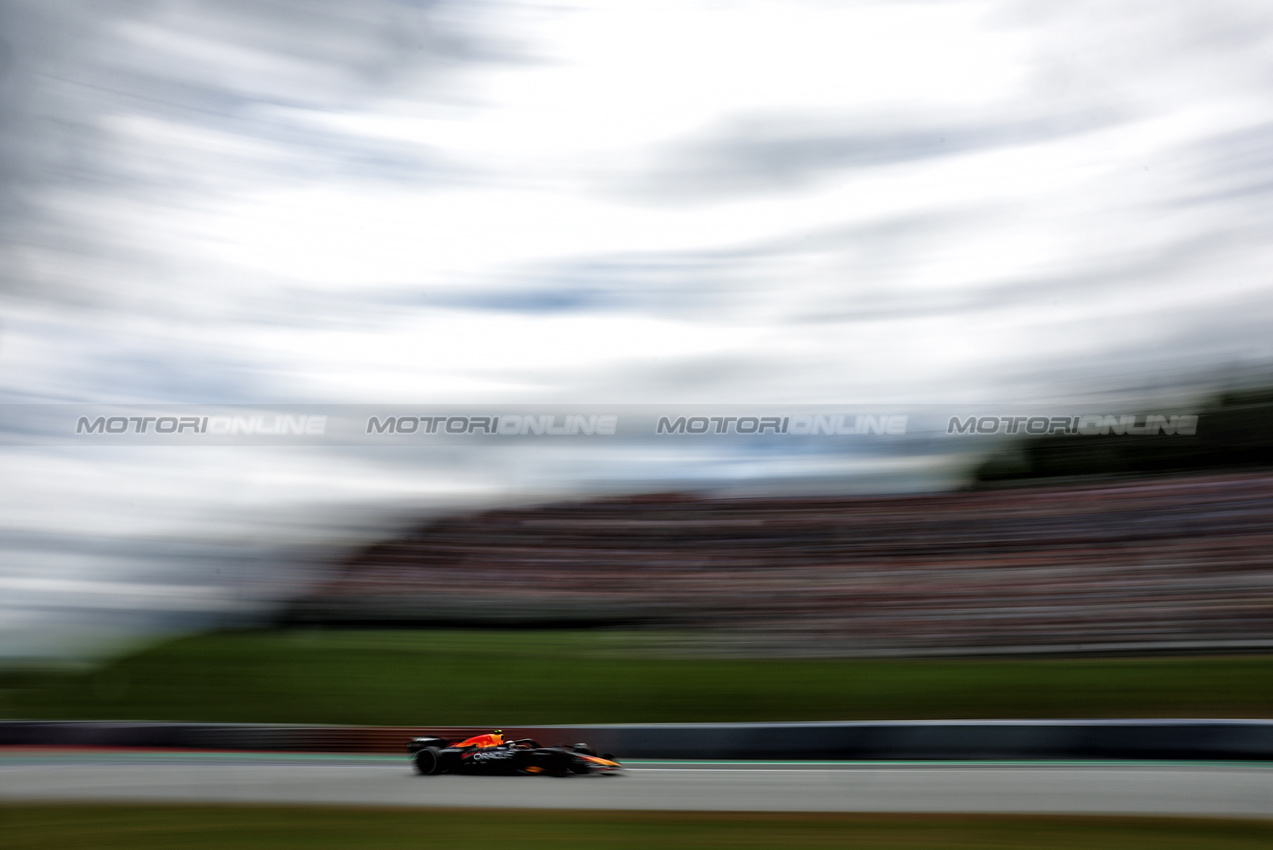 GP AUSTRIA, Yuki Tsunoda (JPN) Red Bull Racing RB21.

27.06.2025. Formula 1 World Championship, Rd 11, Austrian Grand Prix, Spielberg, Austria, Practice Day.

- www.xpbimages.com, EMail: requests@xpbimages.com © Copyright: Charniaux / XPB Images