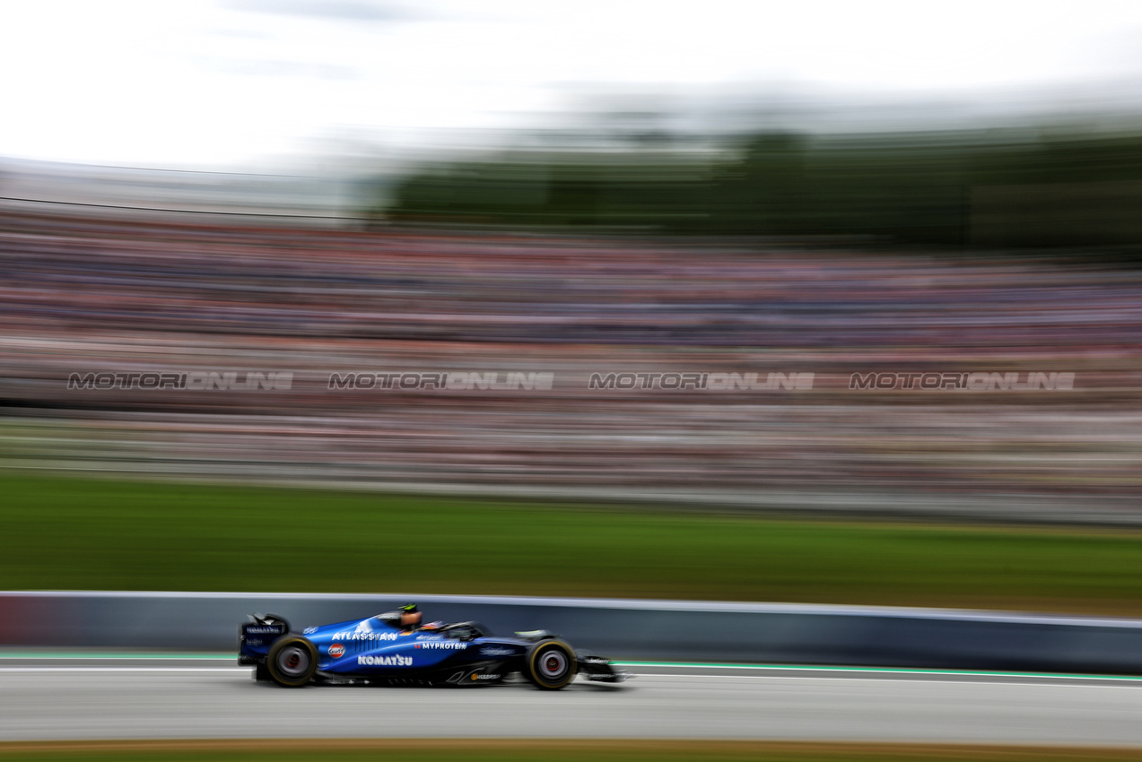 GP AUSTRIA, Carlos Sainz (ESP) Atlassian Williams Racing FW47.

27.06.2025. Formula 1 World Championship, Rd 11, Austrian Grand Prix, Spielberg, Austria, Practice Day.

- www.xpbimages.com, EMail: requests@xpbimages.com © Copyright: Charniaux / XPB Images