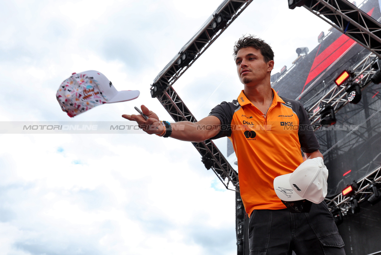 GP AUSTRIA, Lando Norris (GBR) McLaren on the FanZone Stage.

27.06.2025. Formula 1 World Championship, Rd 11, Austrian Grand Prix, Spielberg, Austria, Practice Day.

- www.xpbimages.com, EMail: requests@xpbimages.com © Copyright: Moy / XPB Images
