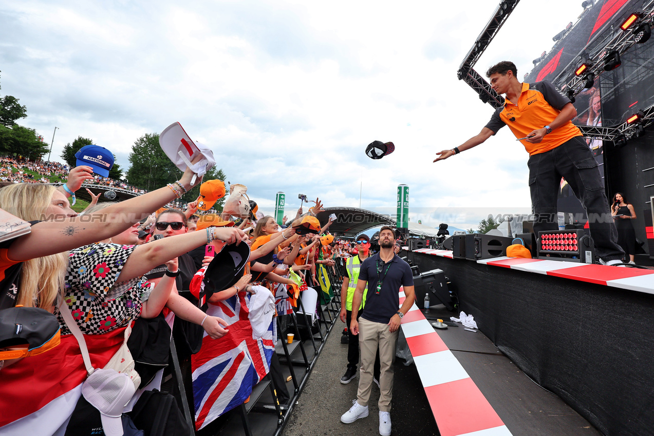 GP AUSTRIA, Lando Norris (GBR) McLaren on the FanZone Stage.

27.06.2025. Formula 1 World Championship, Rd 11, Austrian Grand Prix, Spielberg, Austria, Practice Day.

- www.xpbimages.com, EMail: requests@xpbimages.com © Copyright: Moy / XPB Images