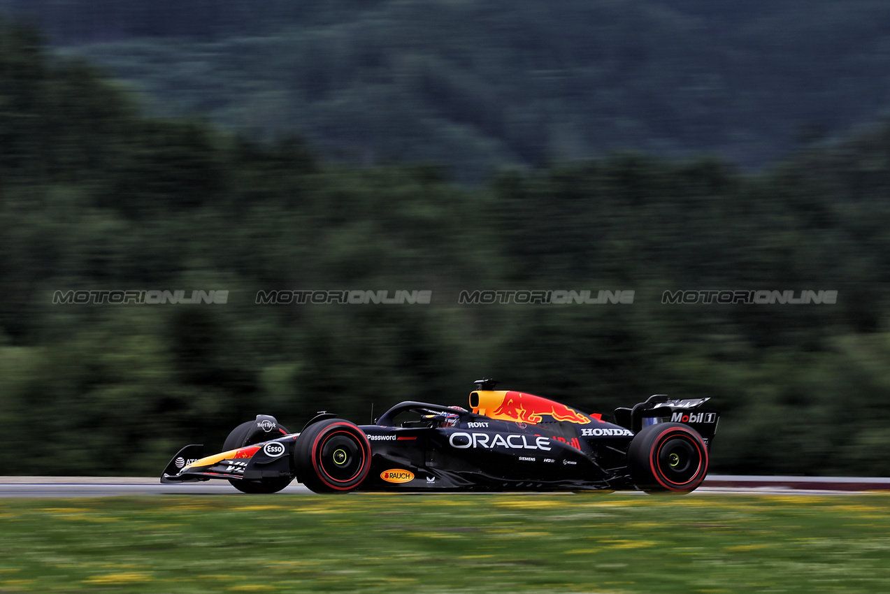 GP AUSTRIA, Max Verstappen (NLD) Red Bull Racing RB21.

27.06.2025. Formula 1 World Championship, Rd 11, Austrian Grand Prix, Spielberg, Austria, Practice Day.

- www.xpbimages.com, EMail: requests@xpbimages.com © Copyright: Moy / XPB Images