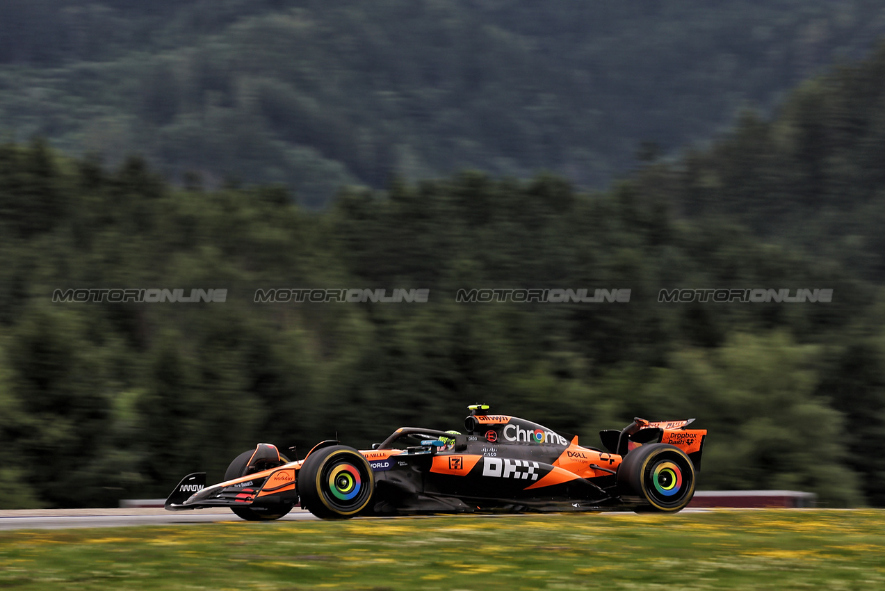 GP AUSTRIA, Lando Norris (GBR) McLaren MCL39.

27.06.2025. Formula 1 World Championship, Rd 11, Austrian Grand Prix, Spielberg, Austria, Practice Day.

- www.xpbimages.com, EMail: requests@xpbimages.com © Copyright: Moy / XPB Images